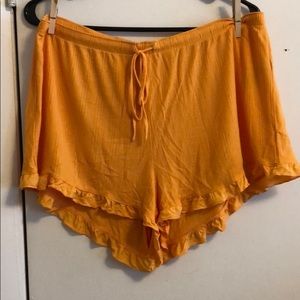 Love by GAP true sleep ruffle bottom shorts